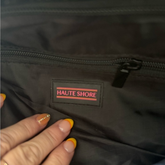 NWT Perri Noir Haute Shore Puffer Crossbody Purse with Black/Pink Handle - Picture 13 of 14